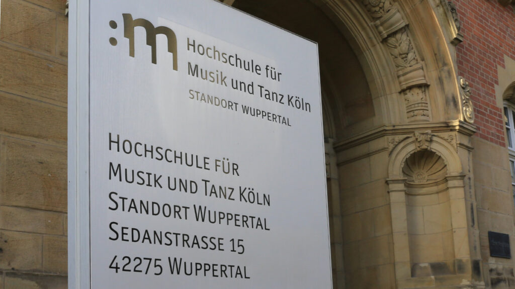 Schild Musikhochschule Wuppertal Eingang